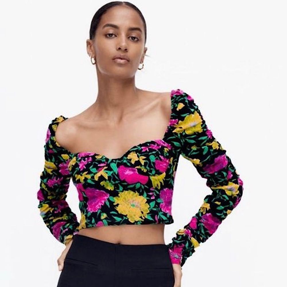 ZARA Shirt Black Floral Crop Top Sweetheart Neckline Long Sleeve Size Small